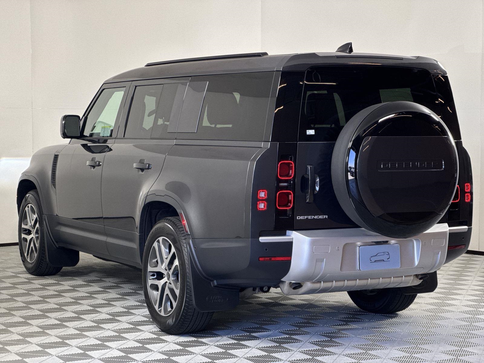 2025 Land Rover Defender 130 S photo 3