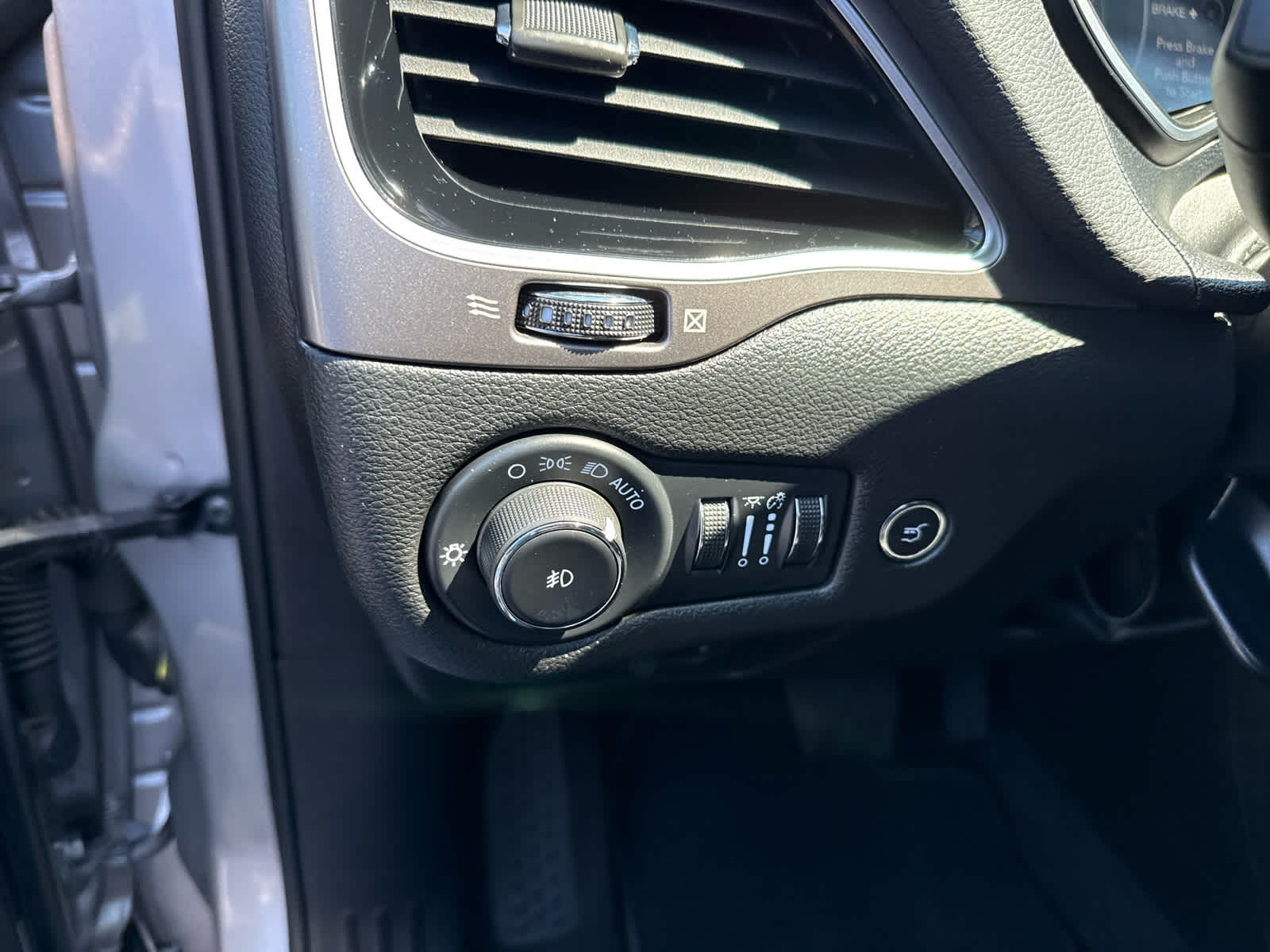 2022 Jeep Cherokee Limited photo 10