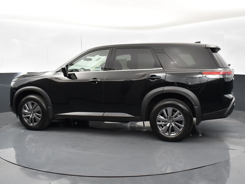 2025 Nissan Pathfinder S photo 3