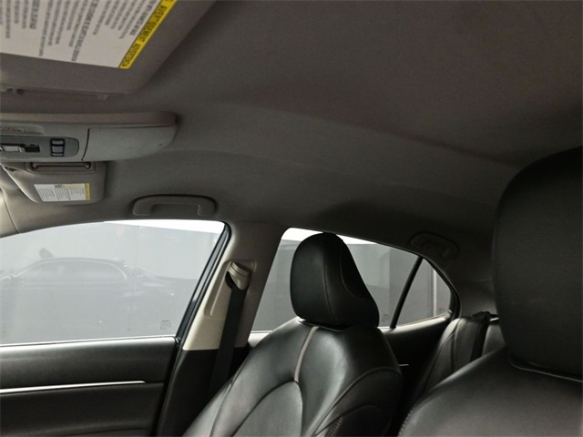 2019 Toyota Camry XSE photo 16
