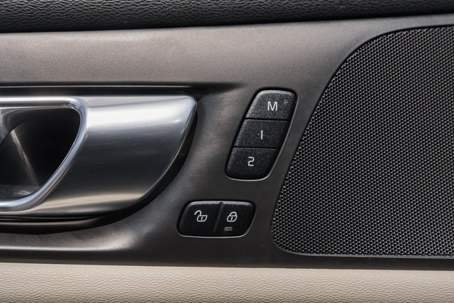 2021 Volvo S60 Momentum photo 36