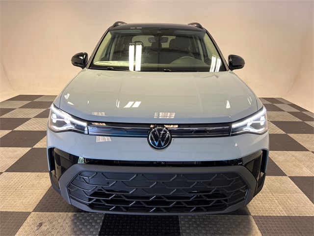 2025 Volkswagen Taos SE photo 2