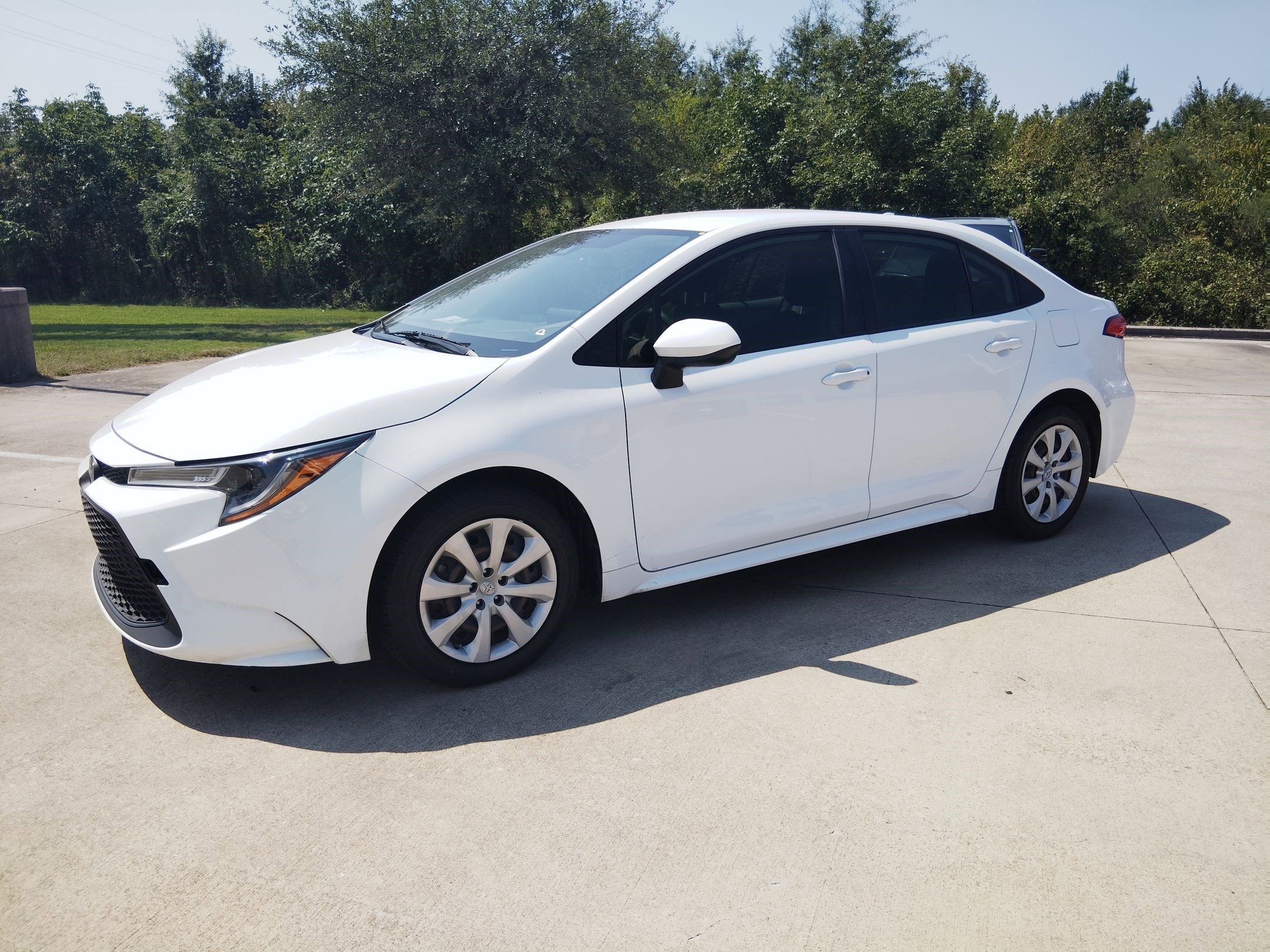 2022 Toyota Corolla LE photo 3