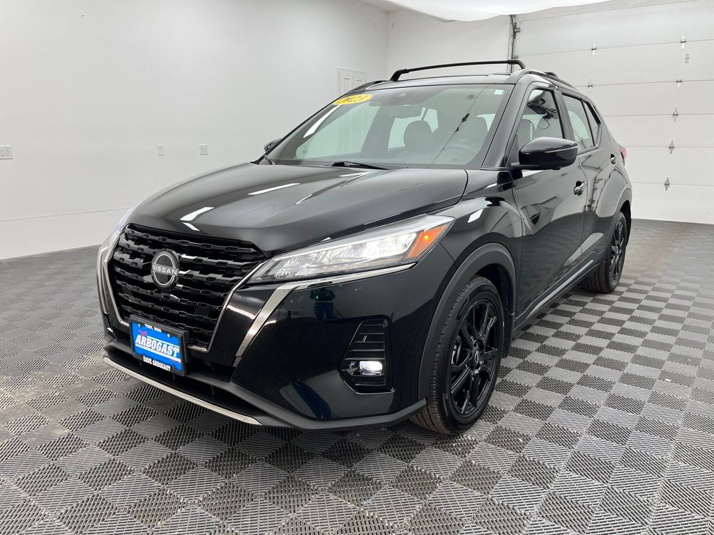 2023 Nissan Kicks SR photo 4