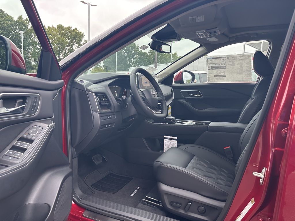 2026 Nissan Rogue Platinum photo 9