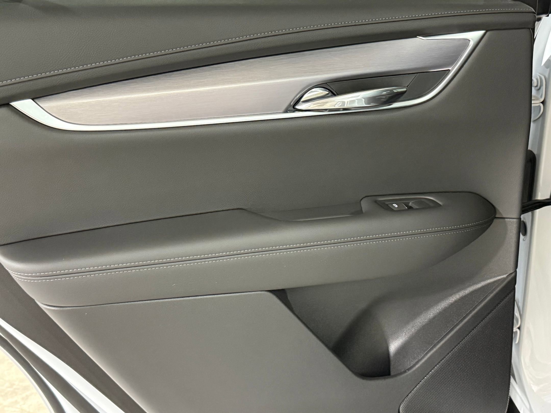 2025 Cadillac XT6 Luxury photo 36