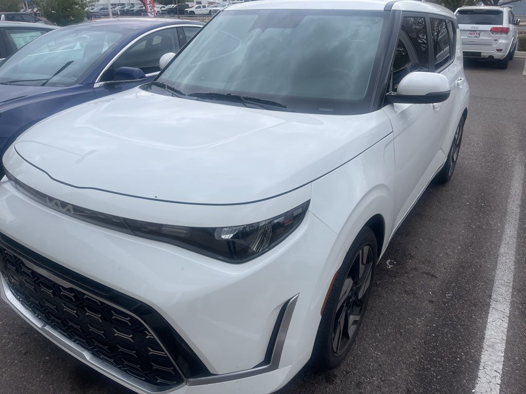 2023 Kia Soul GT-Line photo 2