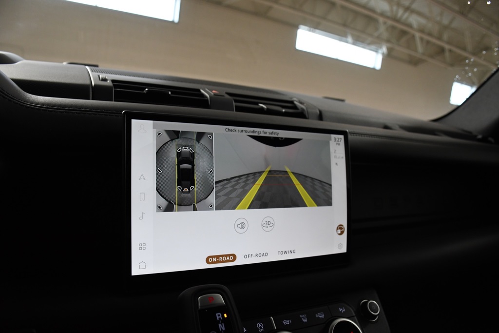2025 Land Rover Defender 110 X-Dynamic SE photo 32