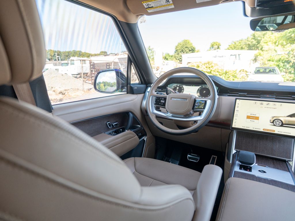 2024 Land Rover Range Rover SE photo 17