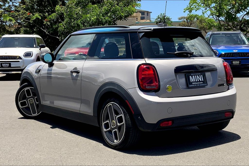 Image 10 of Certified Used 2022 MINI ELECTRIC HARDTOP 2 DOOR SIGNATURE PLUS