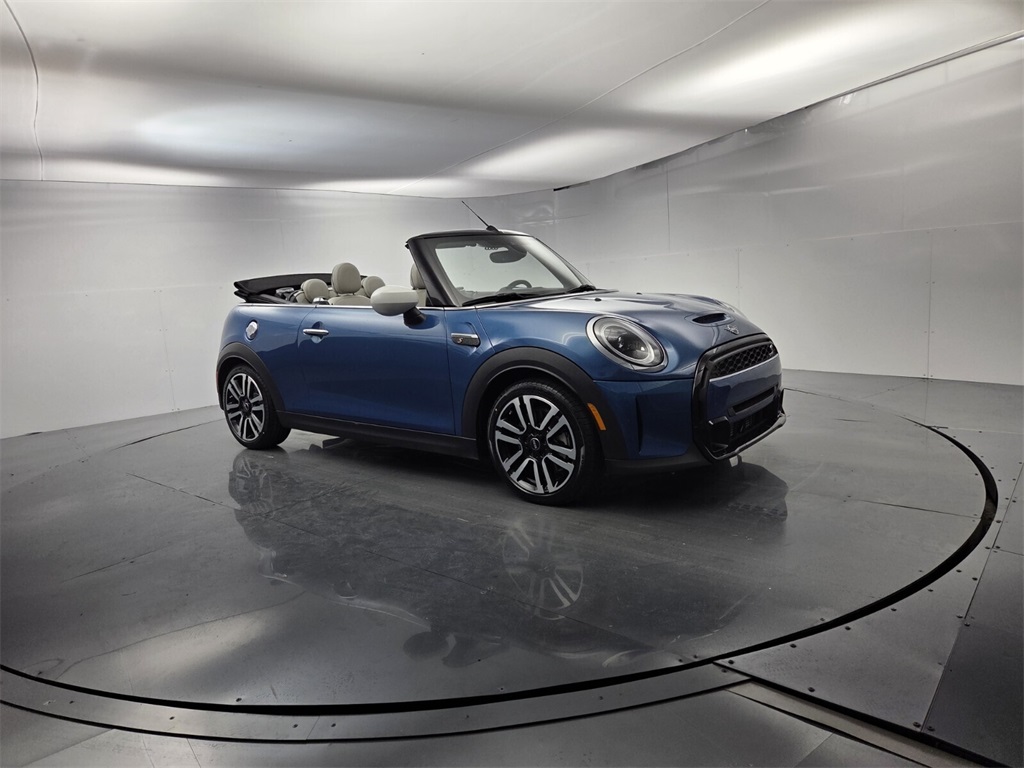 2023 MINI Convertible S's photo