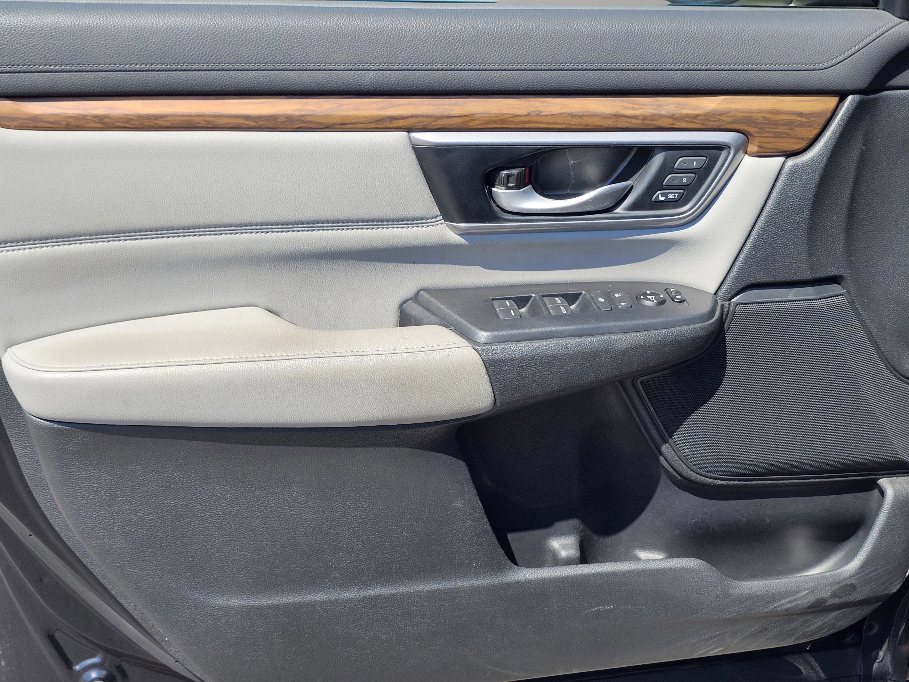 2020 Honda CR-V Touring photo 14