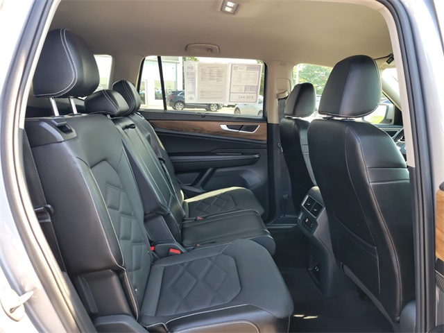 2024 Volkswagen Atlas SE Technology photo 17