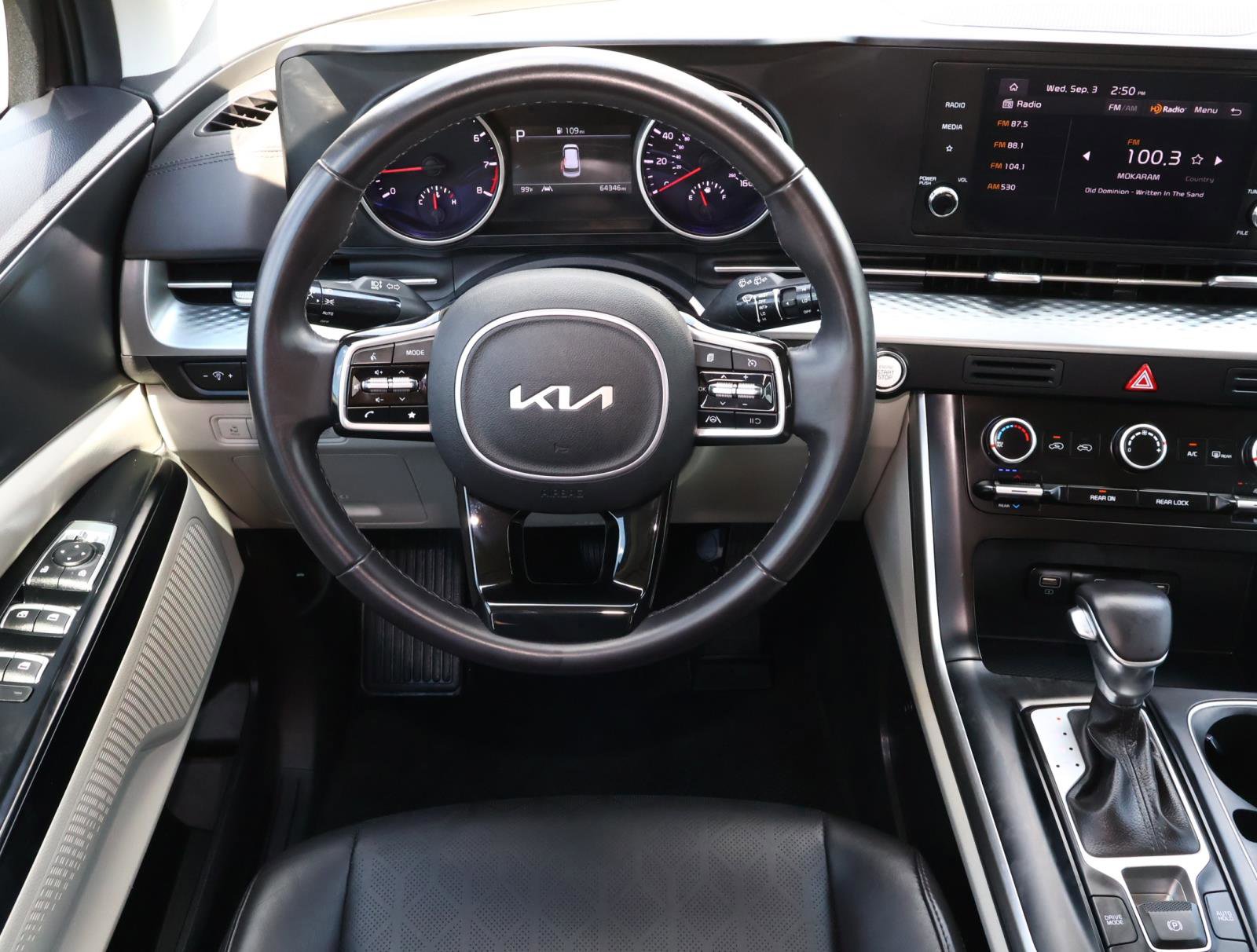2024 Kia Carnival LX photo 9