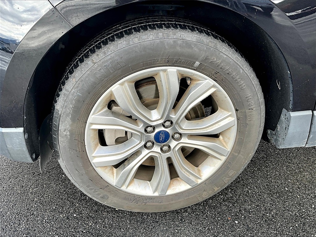 2022 Ford Edge Titanium photo 7