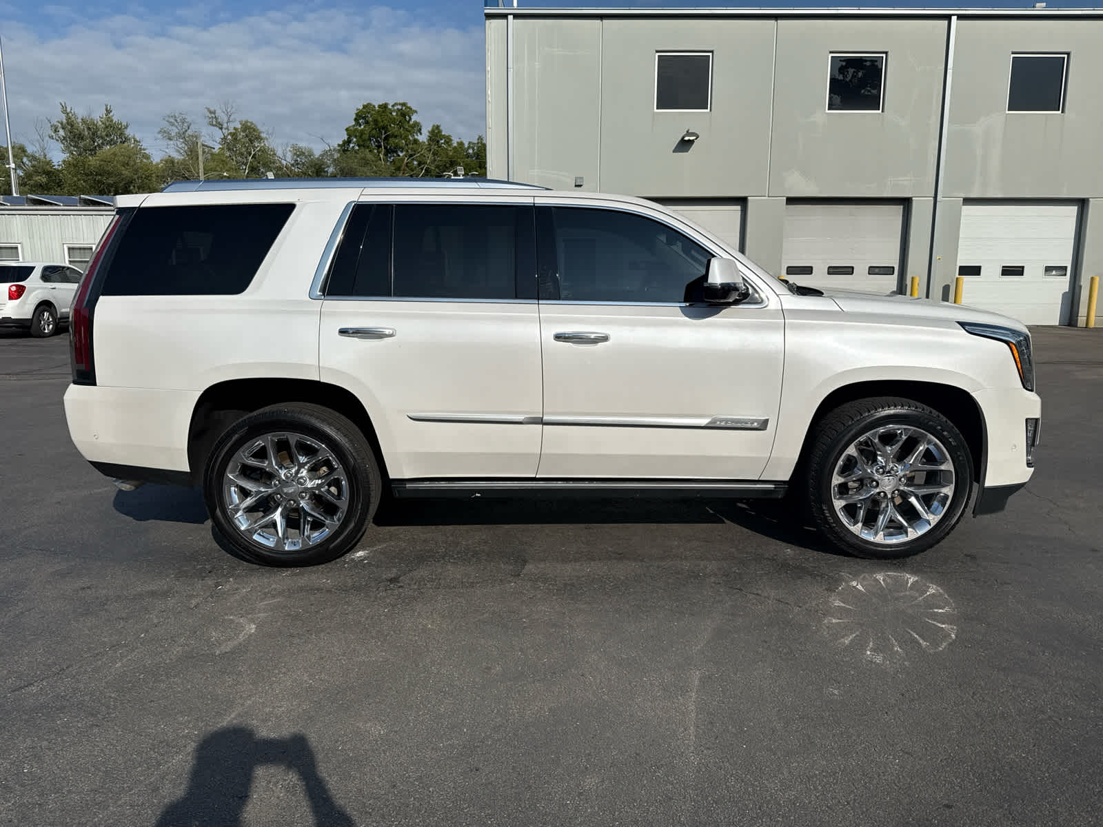 2019 Cadillac Escalade Premium Luxury photo 2