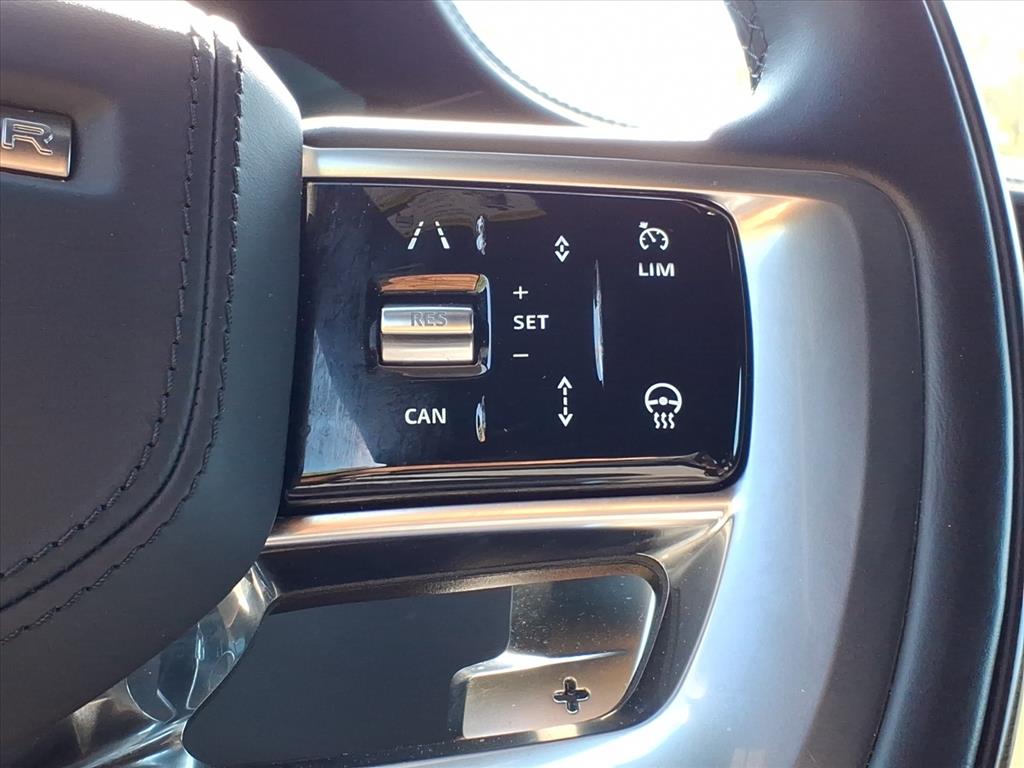 2023 Land Rover Range Rover SE photo 13