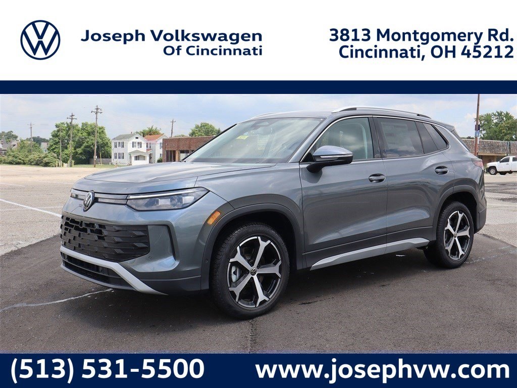 2025 Volkswagen Tiguan SE's photo