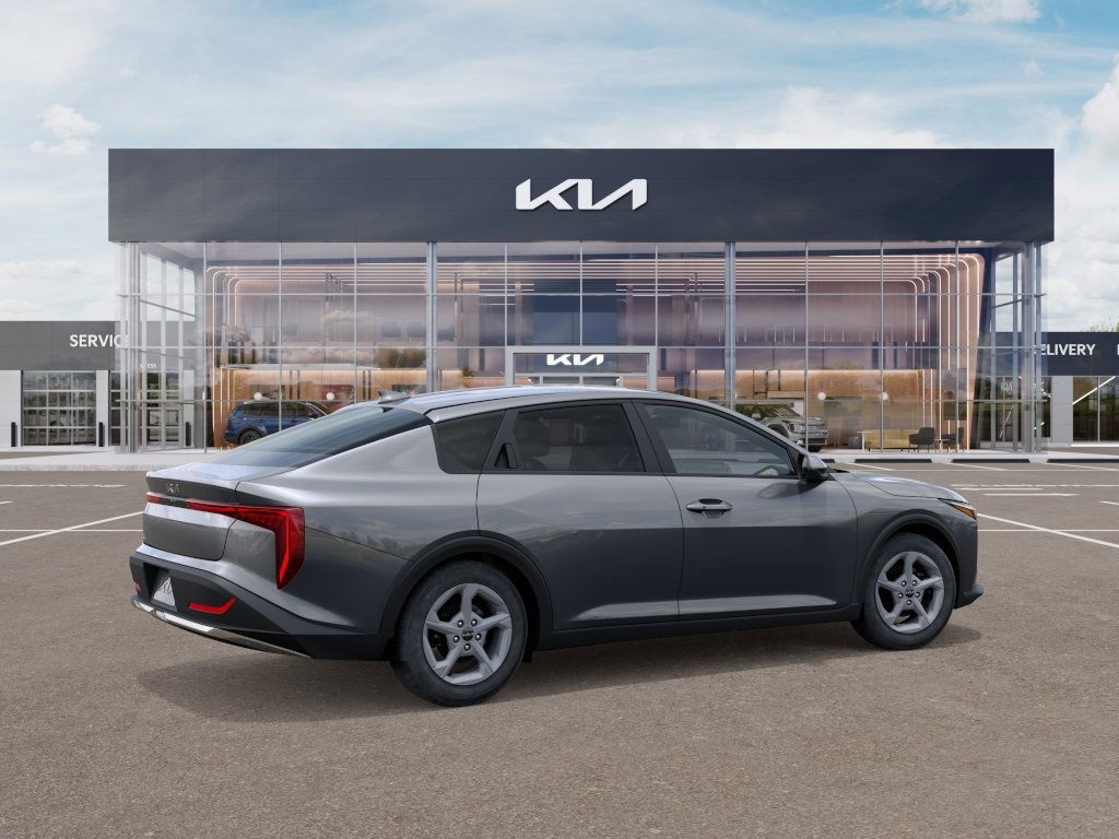 2025 Kia K4 LXS photo 3