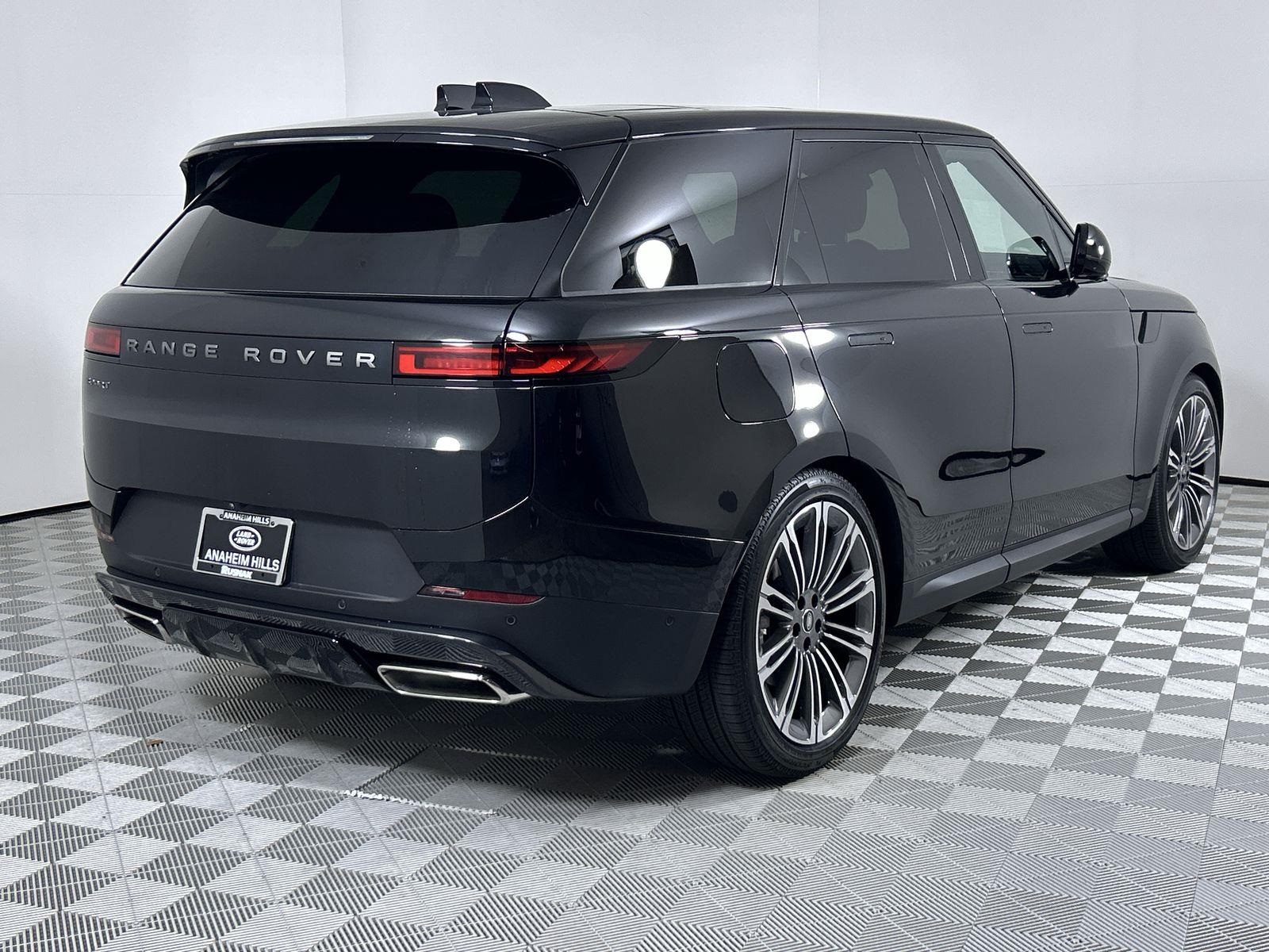 2025 Land Rover Range Rover Sport SE photo 4