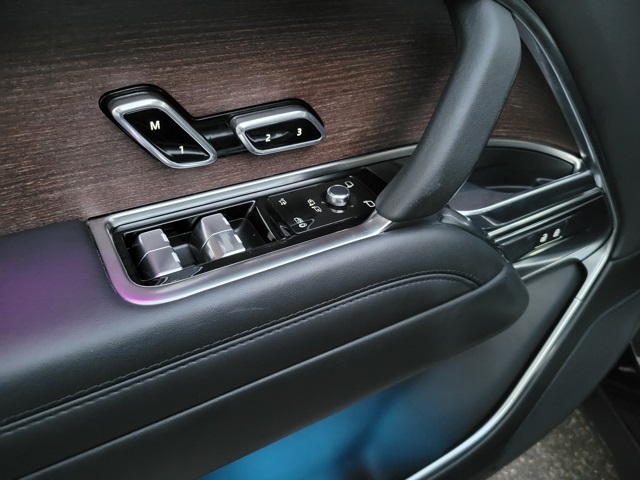 2023 Land Rover Range Rover SE photo 25