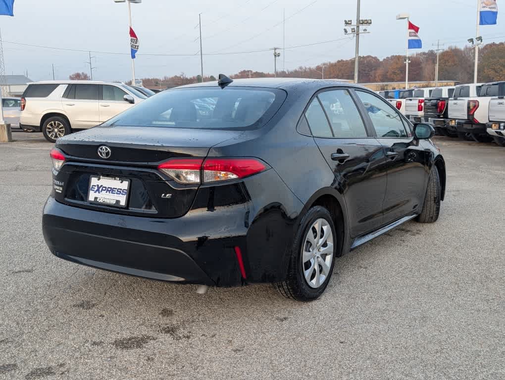 2025 Toyota Corolla LE photo 3