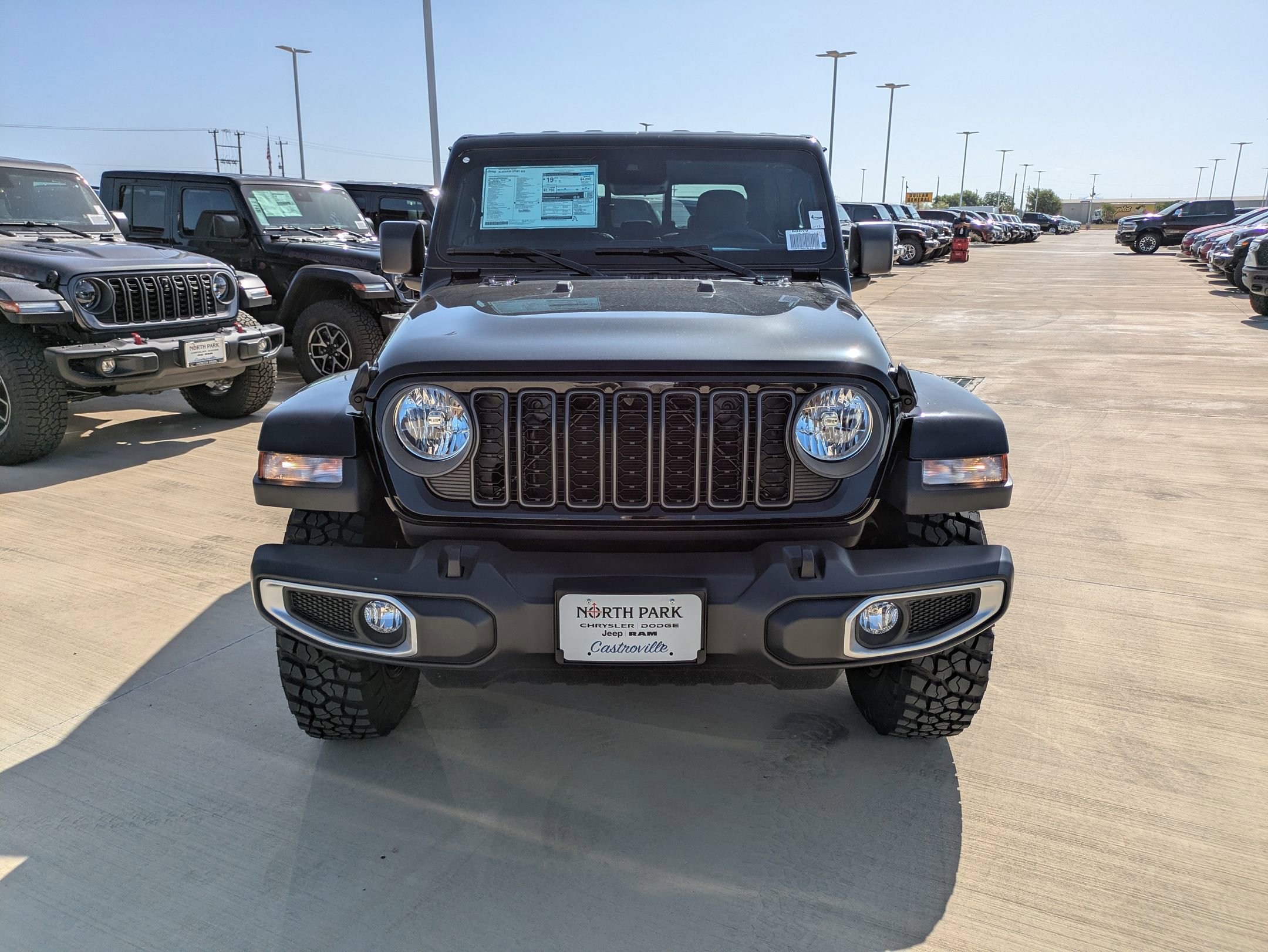 2025 Jeep Gladiator Sport photo 8