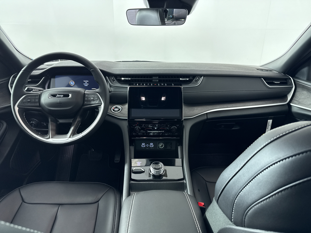 2025 Jeep Grand Cherokee Limited photo 4