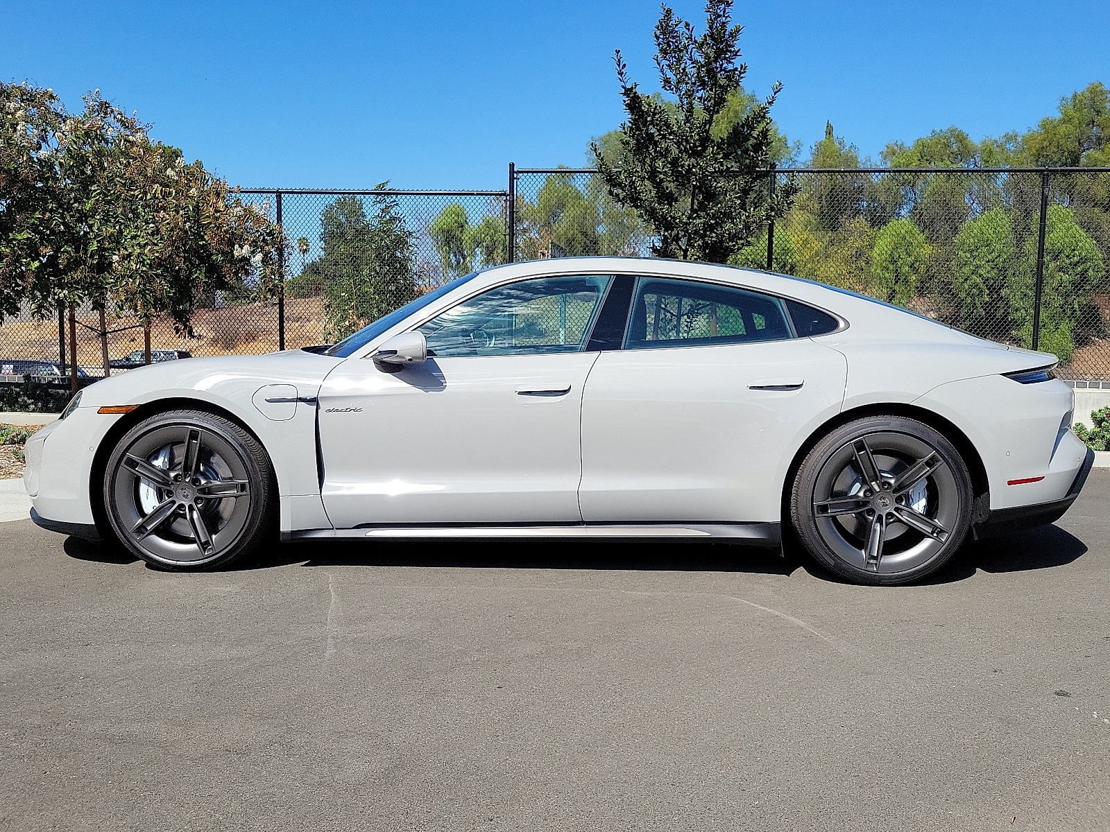 2025 Porsche Taycan Turbo photo 2