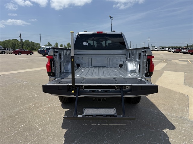 2025 Ford F-150 Lightning Lariat photo 11