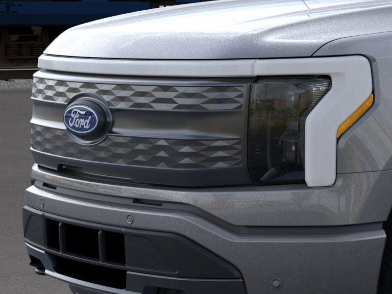 2025 Ford F-150 Lightning Lariat photo 17
