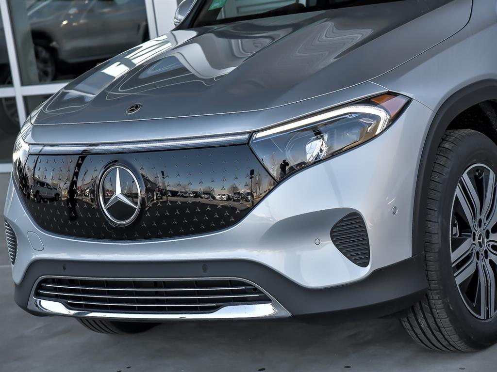 2025 Mercedes Benz EQB 300 4MATIC photo 2