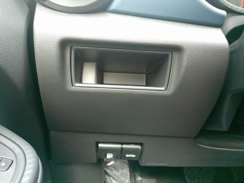 2025 Nissan Versa SV photo 38