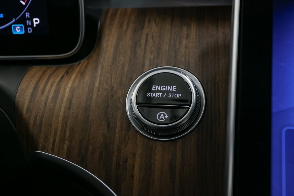 2025 Mercedes Benz C 300 4MATIC photo 34