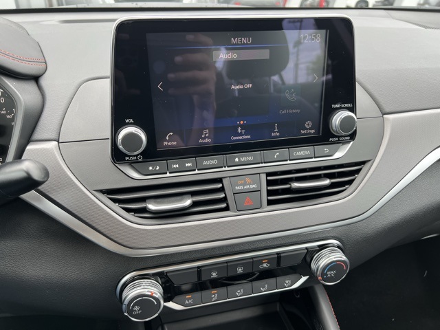 2025 Nissan Altima SR photo 5