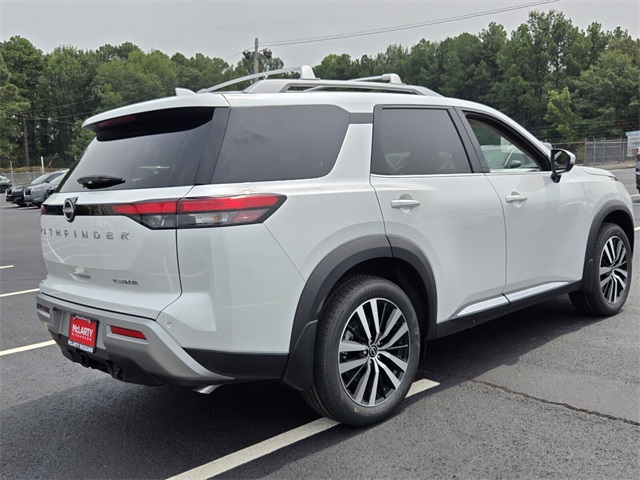 2025 Nissan Pathfinder Platinum photo 3