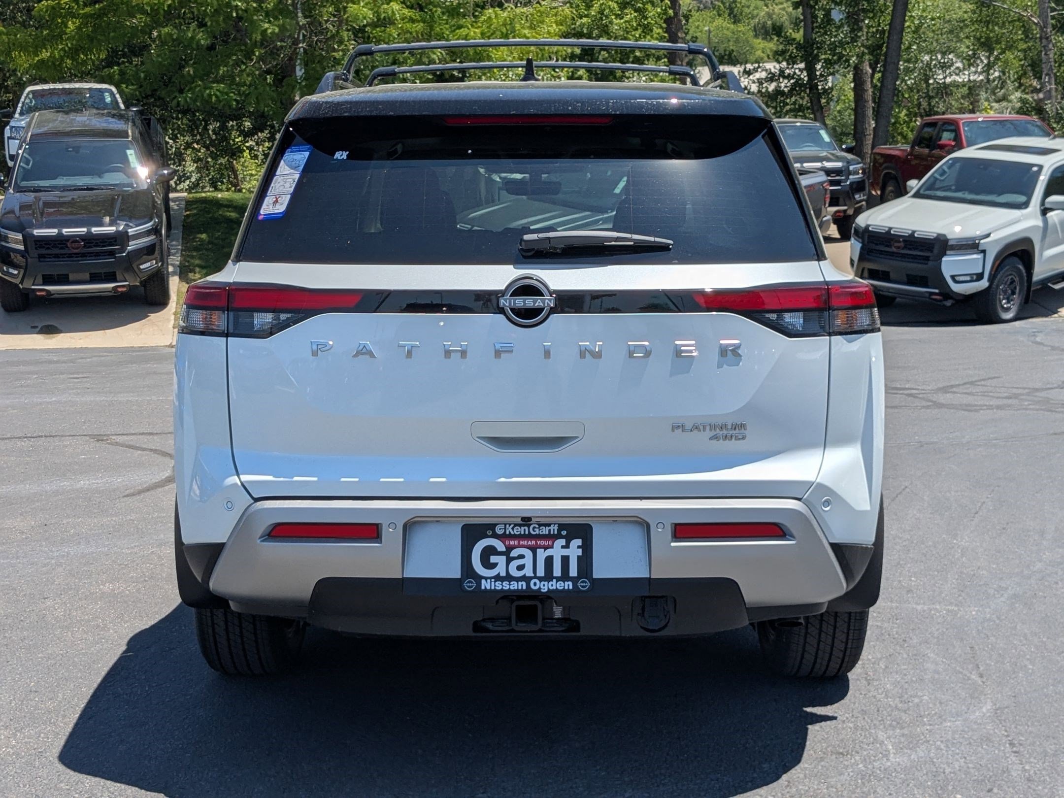 2025 Nissan Pathfinder Platinum photo 4