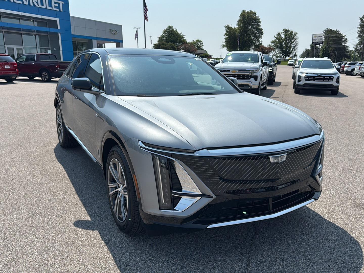 2025 Cadillac Lyriq Luxury photo 2