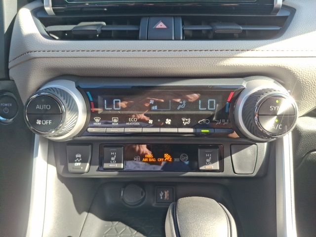 2025 Toyota RAV4 Hybrid XLE photo 15