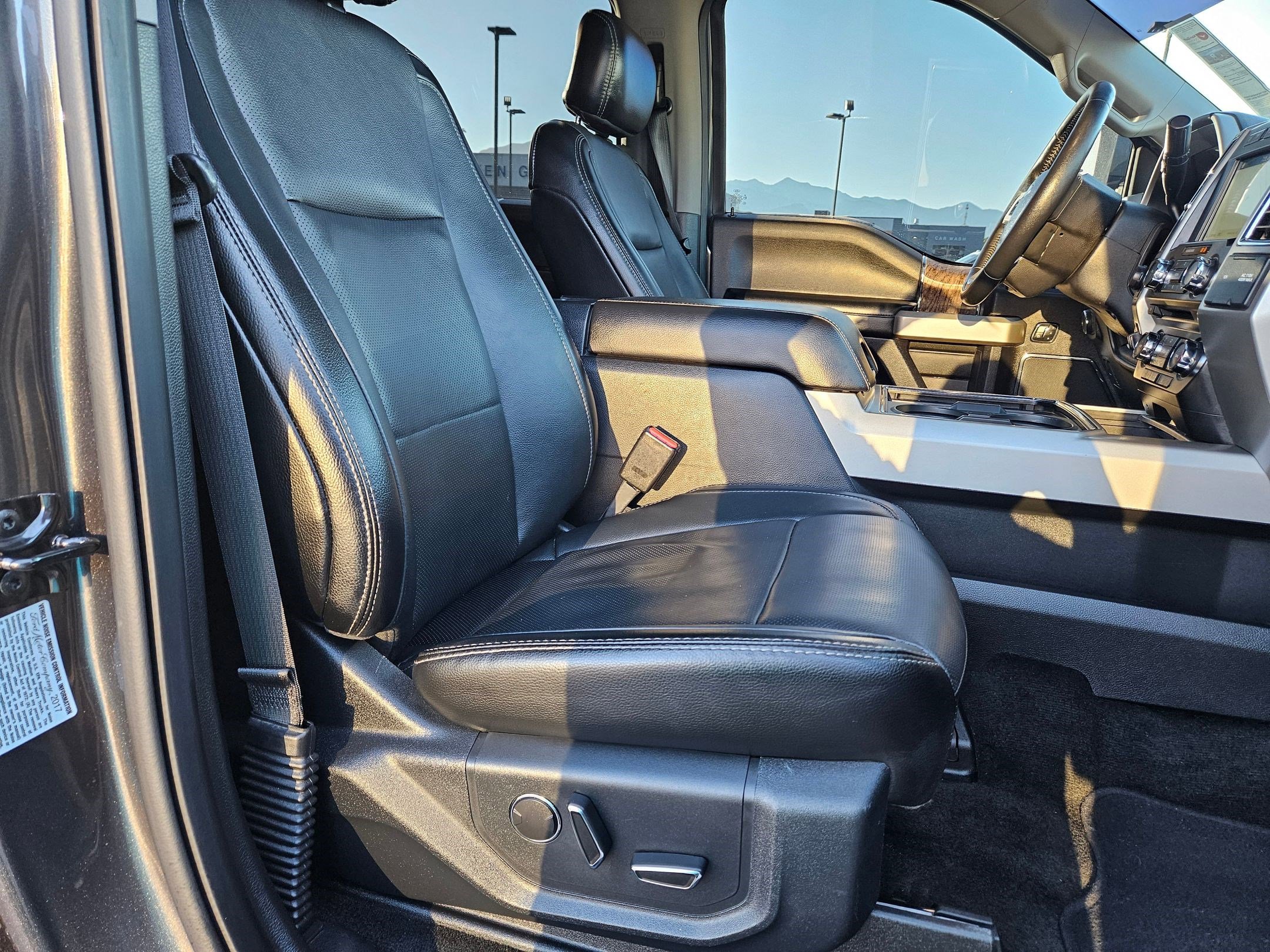 2017 Ford F-350 Lariat photo 28