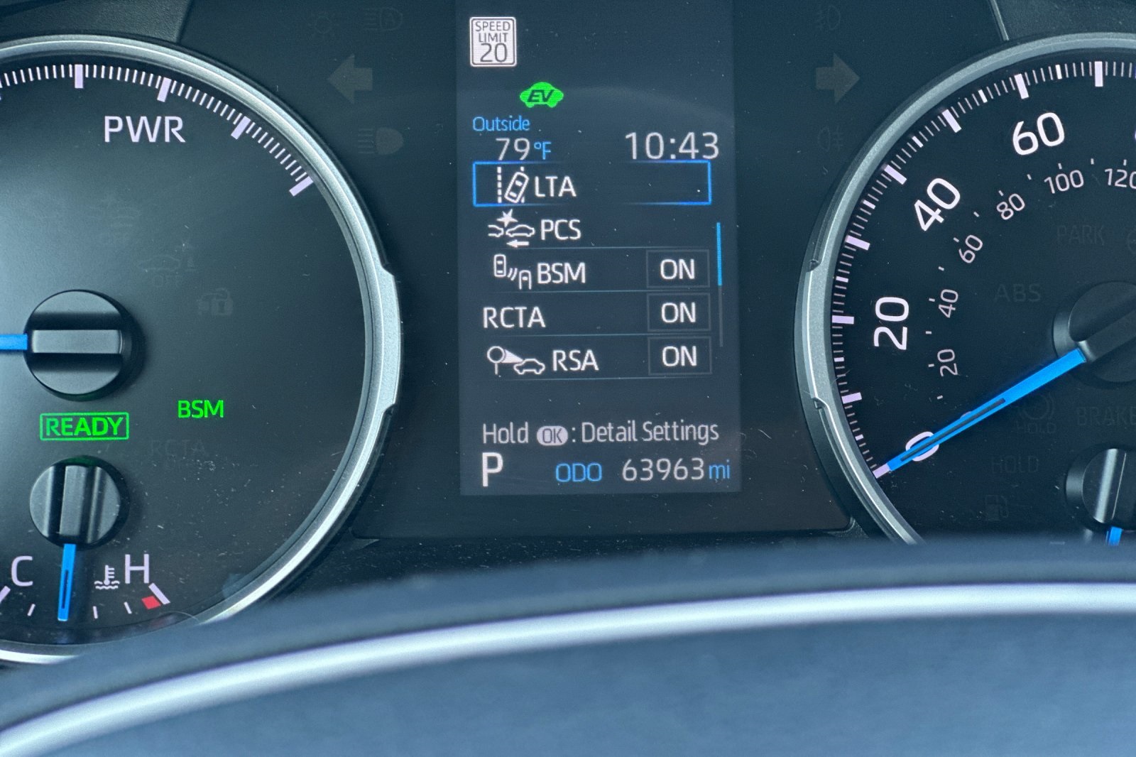 2022 Toyota RAV4 Hybrid XLE photo 30