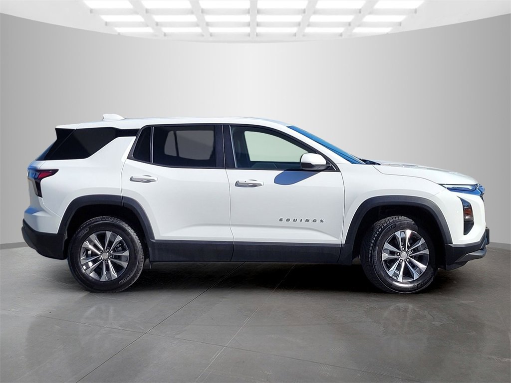 2026 Chevrolet Equinox LT photo 2