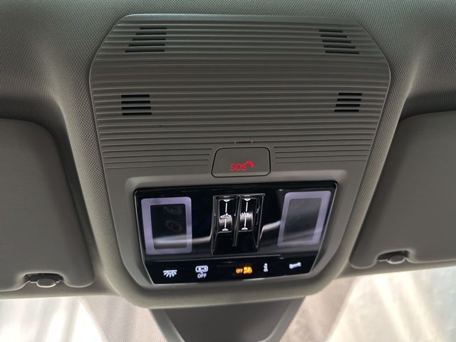 2025 Volkswagen Atlas SEL photo 21