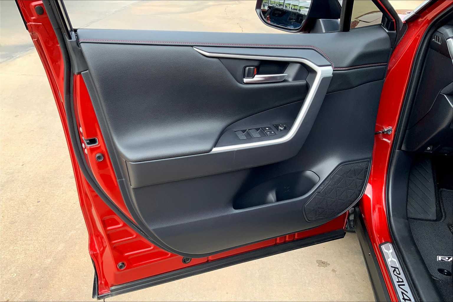 2025 Toyota RAV4 Hybrid XSE photo 47