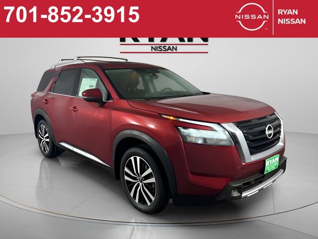 2025 Nissan Pathfinder Platinum's photo