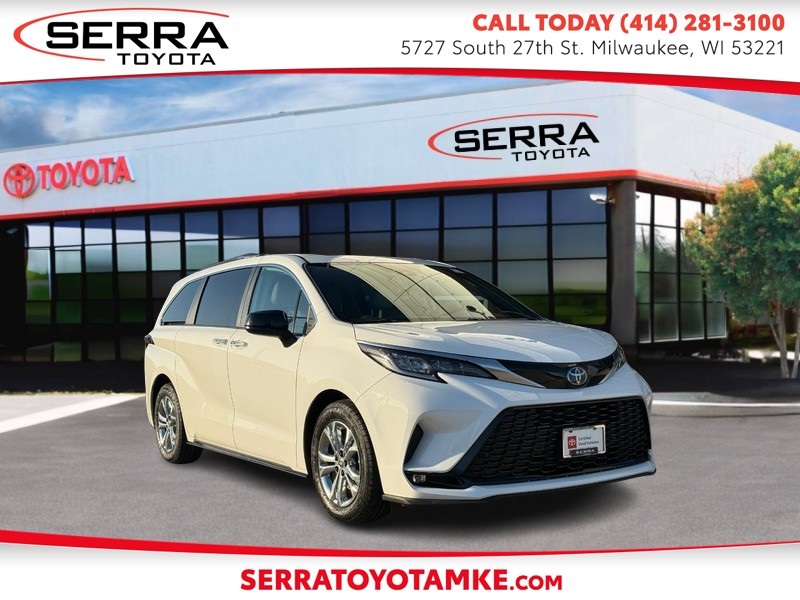 2023 Toyota Sienna XSE's photo