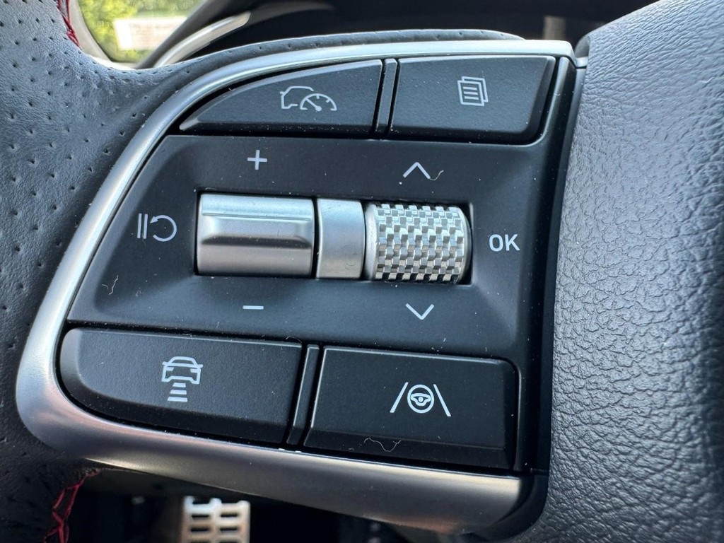 2025 Genesis G70 2.5T Sport Prestige photo 17