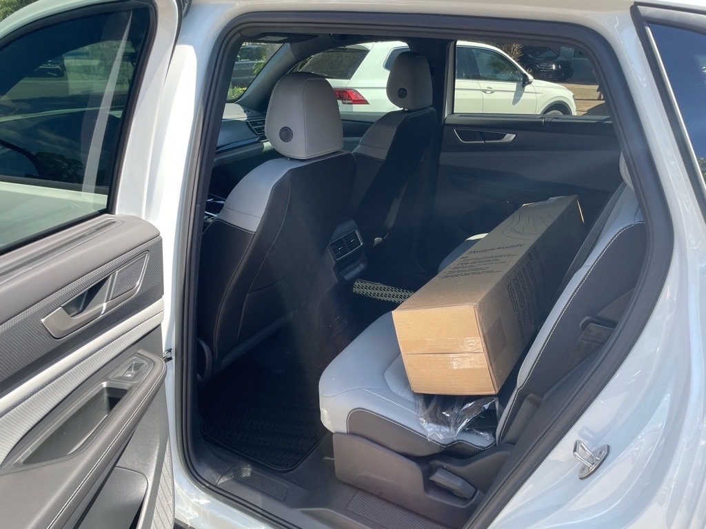 2026 Volkswagen Atlas Cross Sport SEL R-Line photo 16