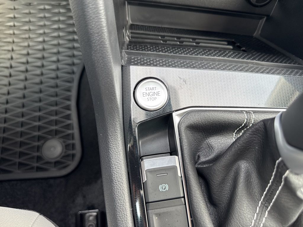 2025 Volkswagen Taos SE photo 22