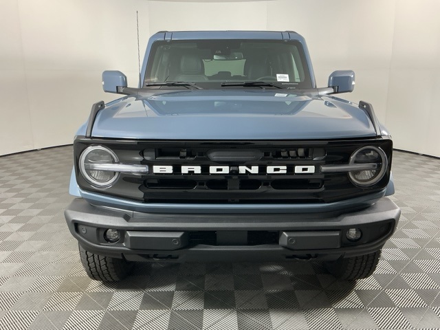 2025 Ford Bronco Outer Banks photo 2